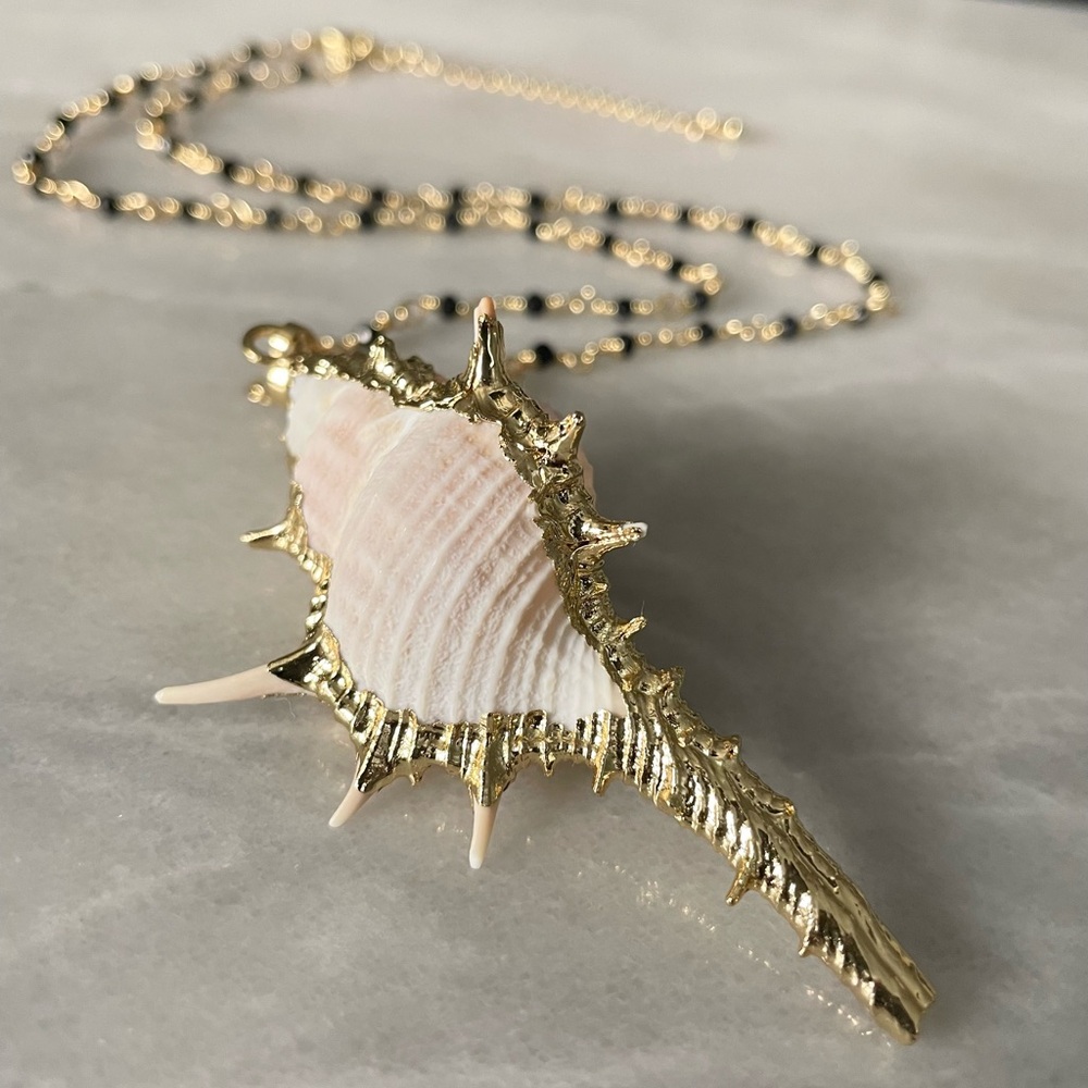 Gold and Cream Conch Shell Pendant Necklace - Picture 1 of 6